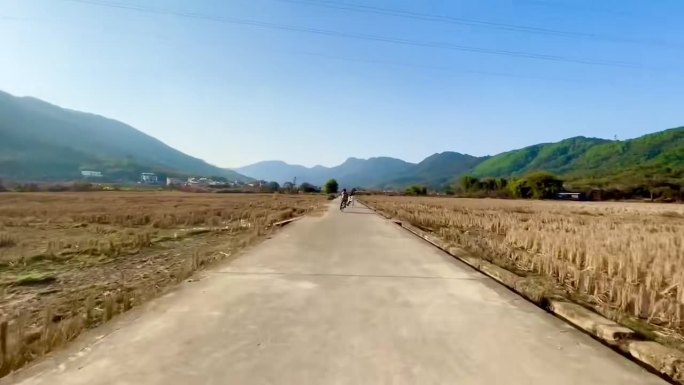 乡间公路骑自行车短视频素材