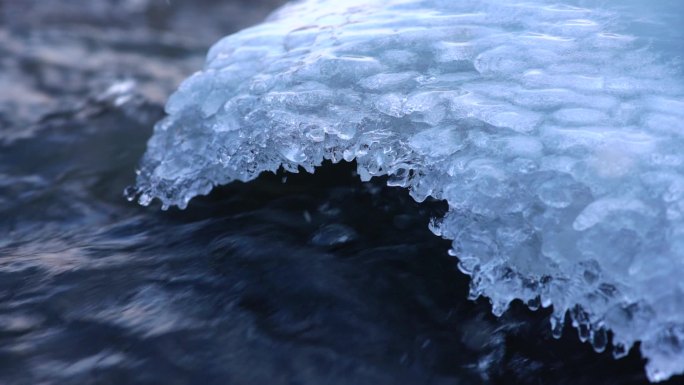 冰雪融化唯美水滴慢速素材4