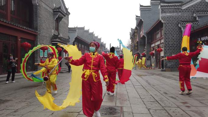 春节划旱船扭秧歌舞独龙传统民俗闹新年