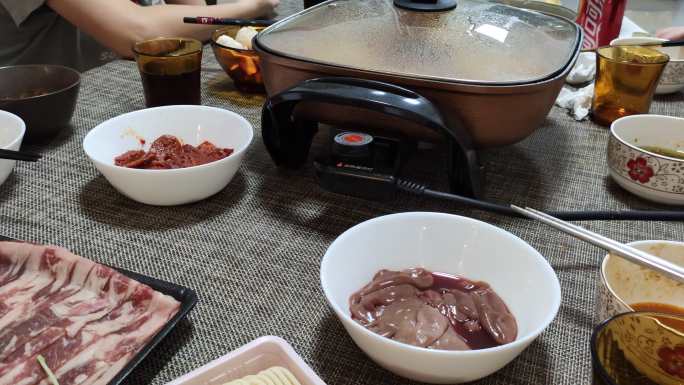 家庭吃火锅（延时摄影）