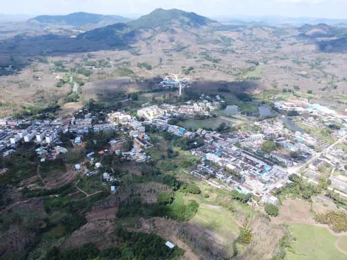 琼中县新进农场村庄