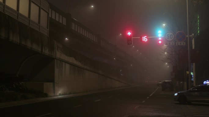 4K凌晨浓雾下的小街口01