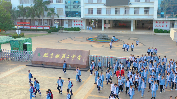 初中小学学校学生放学航拍