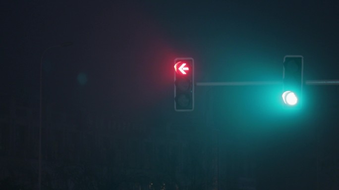 4K凌晨大雾中的红绿灯一组01