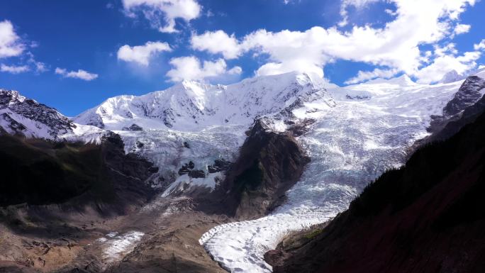 西藏米堆冰川航拍风景