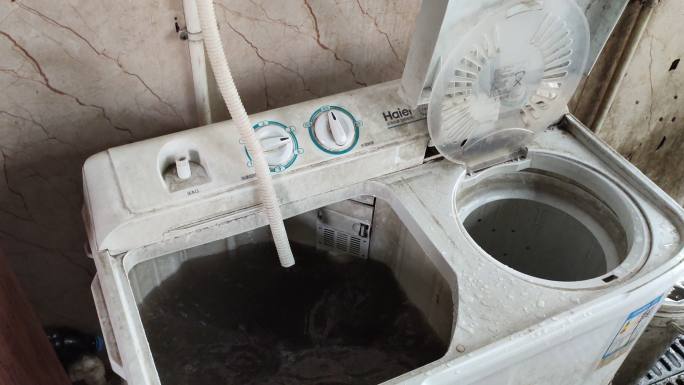 老旧波轮洗衣机