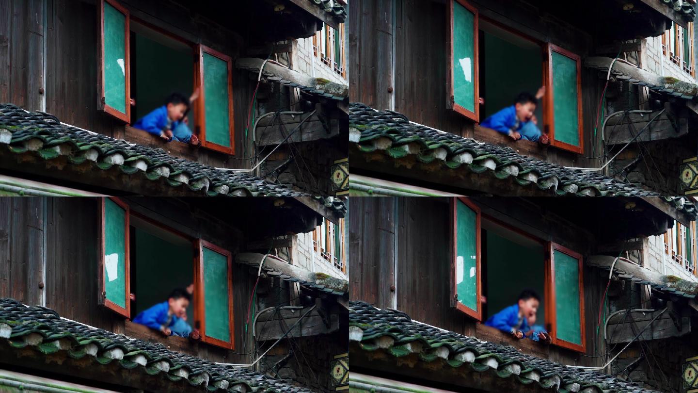 中式建筑窗户小孩在窗户呐喊瓦房木屋老房子