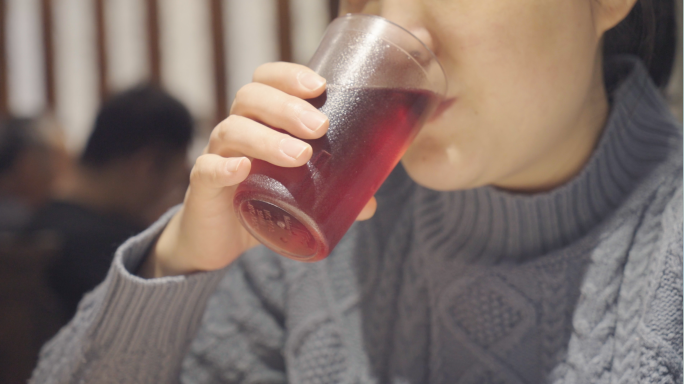 4K女生女人吃饭暴饮暴食肥胖脂肪长肉