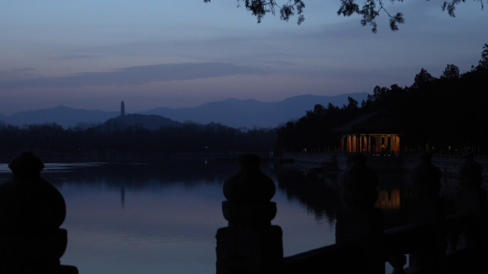 北京傍晚，水墨风景，远山夜暮，降临唯美