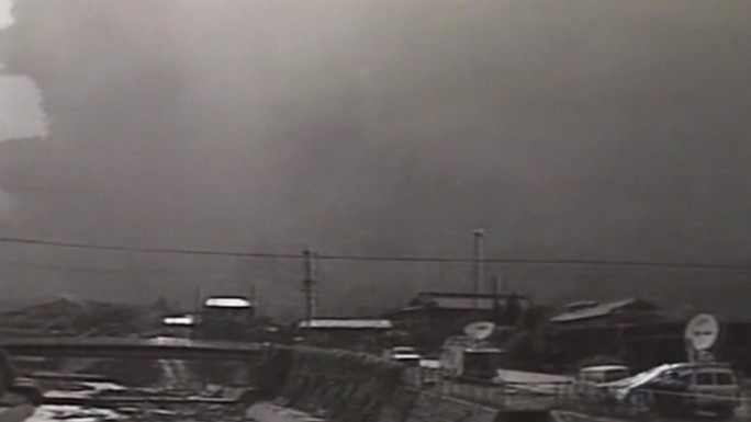 1991年日本活火山岩浆喷发摧毁城镇树木