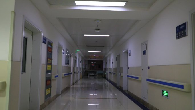医院晚上走廊熄灯休息病房