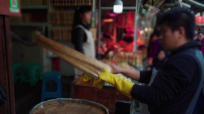 中国民间传统美食姜糖制作古镇小作坊