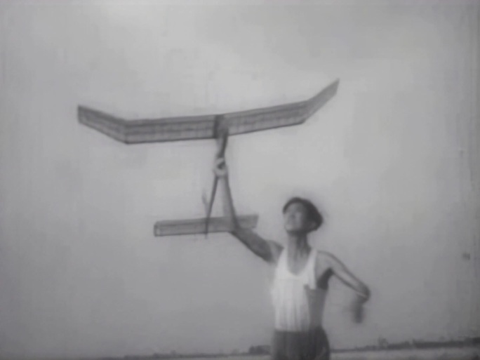 中国50年代航模飞行老视频1