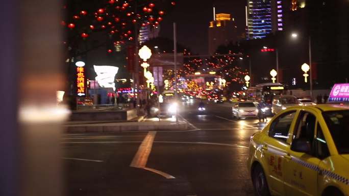 重庆城市街道车流人群夜景