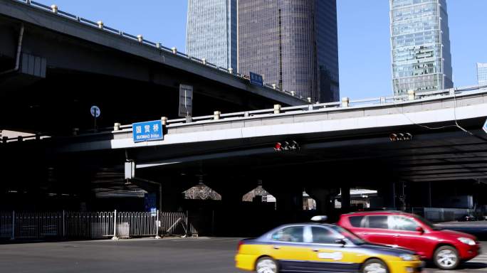 4K高清实拍CBD国贸桥国贸商城车流红绿