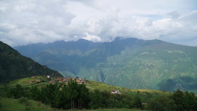 村庄大山延时摄影