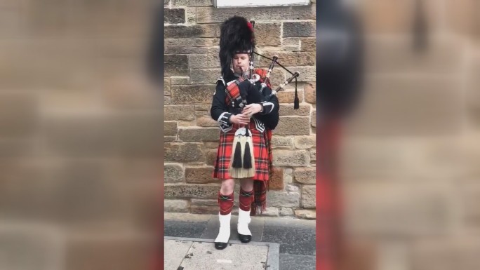 英国苏格兰爱丁堡街头演奏苏格兰风笛视频