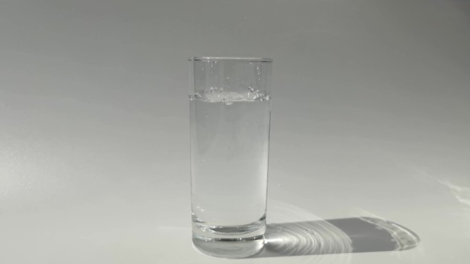 【4K60帧】倒水玻璃杯