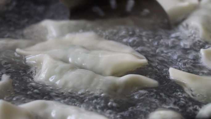 实拍饺子煮水饺过程视频素材