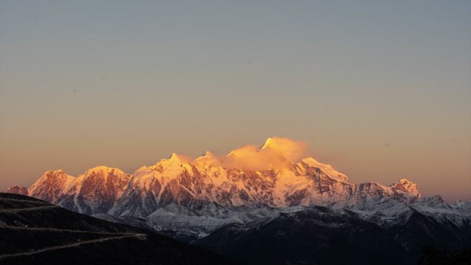 南迦巴瓦峰日照金山