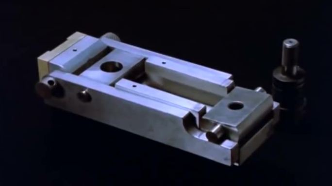 80年代研究室人造钻石硬度工业用途试验