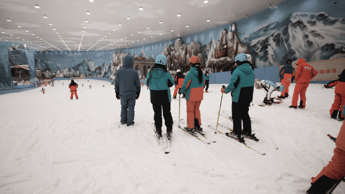 4K湘江欢乐城欢乐雪域滑雪区空镜