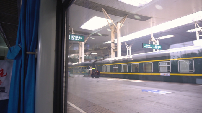 火车出站、火车行驶窗外各类风景