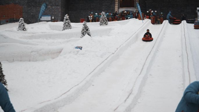 4K湘江欢乐城欢乐雪域冰上滑道项目空镜