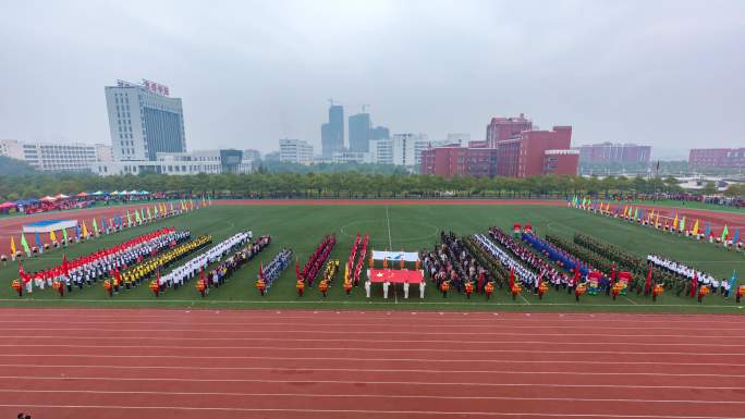 大学生军训实拍校园