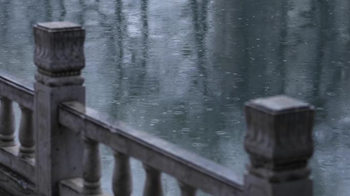 城市谷雨，岸边安静，河面涟漪，春雨清晨