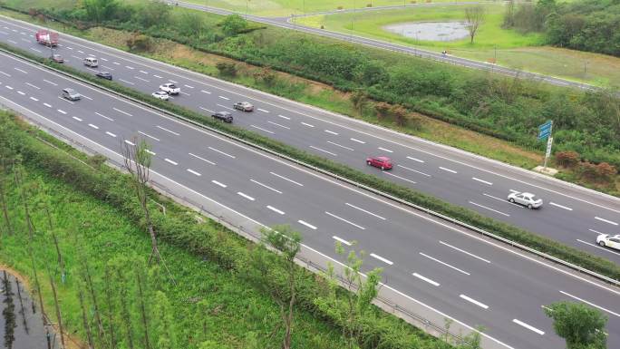 航拍成都四环绕城高速车流和道路