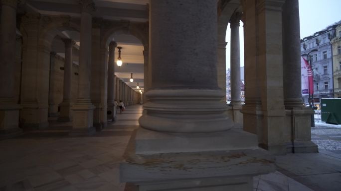 欧洲小镇经典建筑古罗马柱子走廊