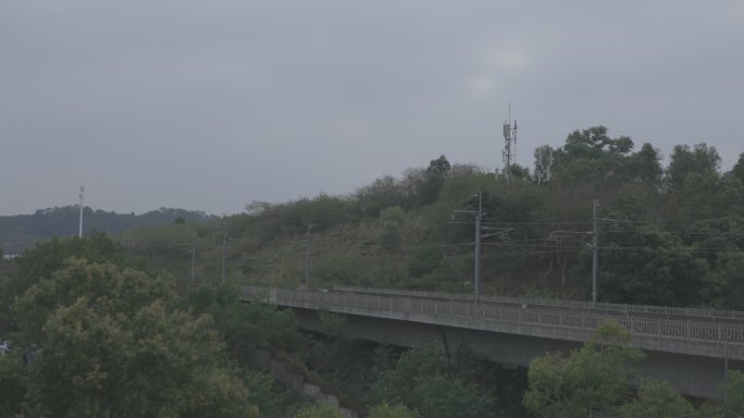 高铁列车拂晓光明区绿水青山8