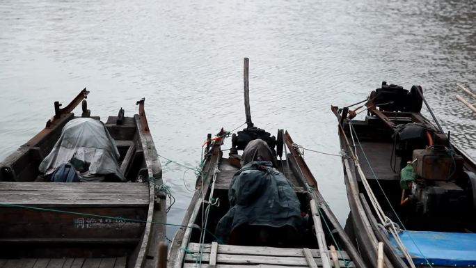 渔船渔民生活鸭子乌篷船打渔为生渔夫
