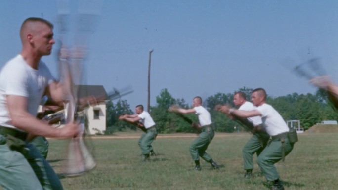 冷战美国欧洲士兵跳伞体能格斗训练