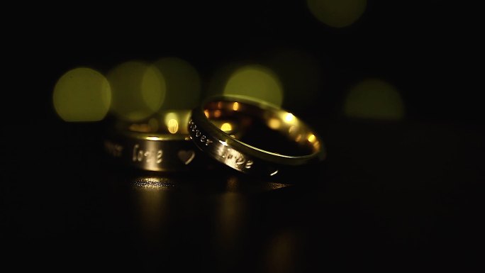 实拍婚庆钻戒指环
