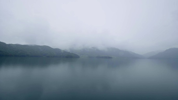 落雨山林下雨水库阴雨连绵