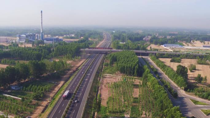 京台高速公路枣庄段未扩建之前场景