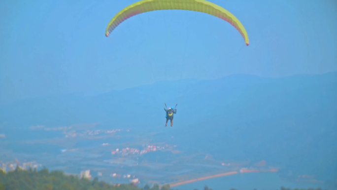 户外拓展旅游滑翔伞起飞高空滑翔（梅岭）