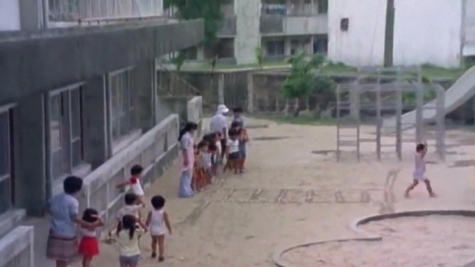 学生学前班幼儿园假日玩耍游戏跳房子