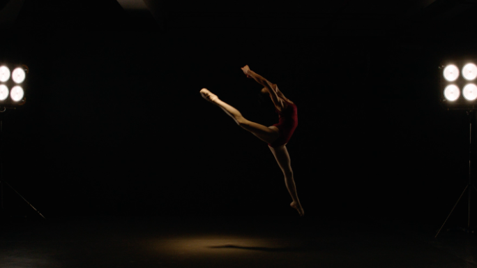 女人舞蹈芭蕾梦幻慢动作光影素材