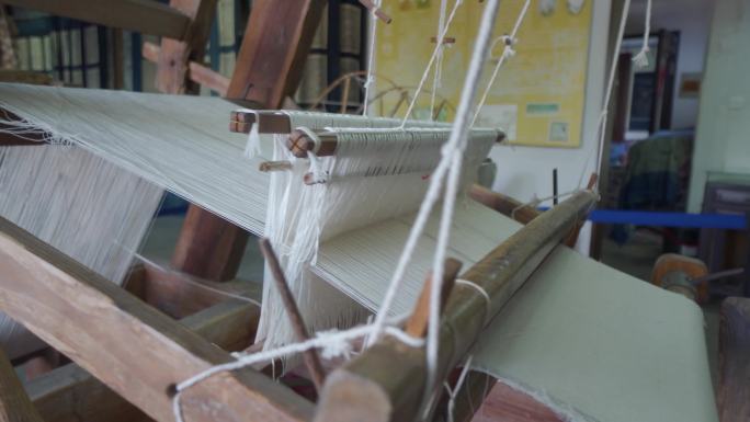 老纺织机织布机