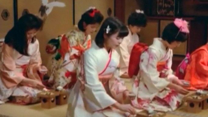 日本城市小学生传统玩偶