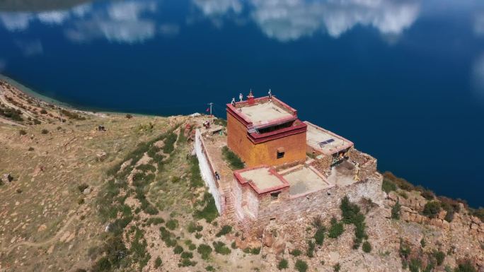 西藏航拍羊卓雍措羊湖日托寺高清1080p