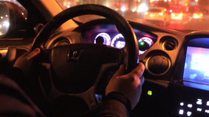 晚上开车