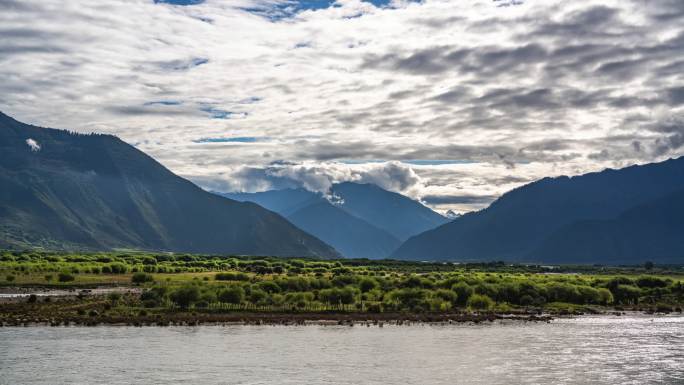 西藏尼洋河湿地河流云涌延时4k