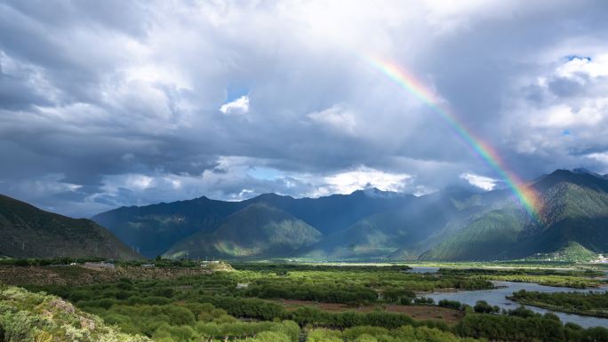 西藏林芝雅尼湿地雨后彩虹绿地延时4k