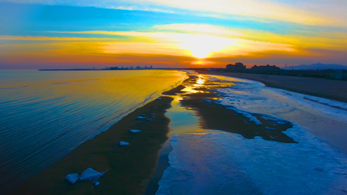 蔚蓝海岸冬季夕阳冰雪