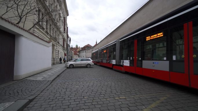 欧洲捷克布拉格街头电车行驶空境