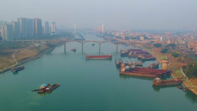 贵港西江大桥船只江边轮船航拍视频